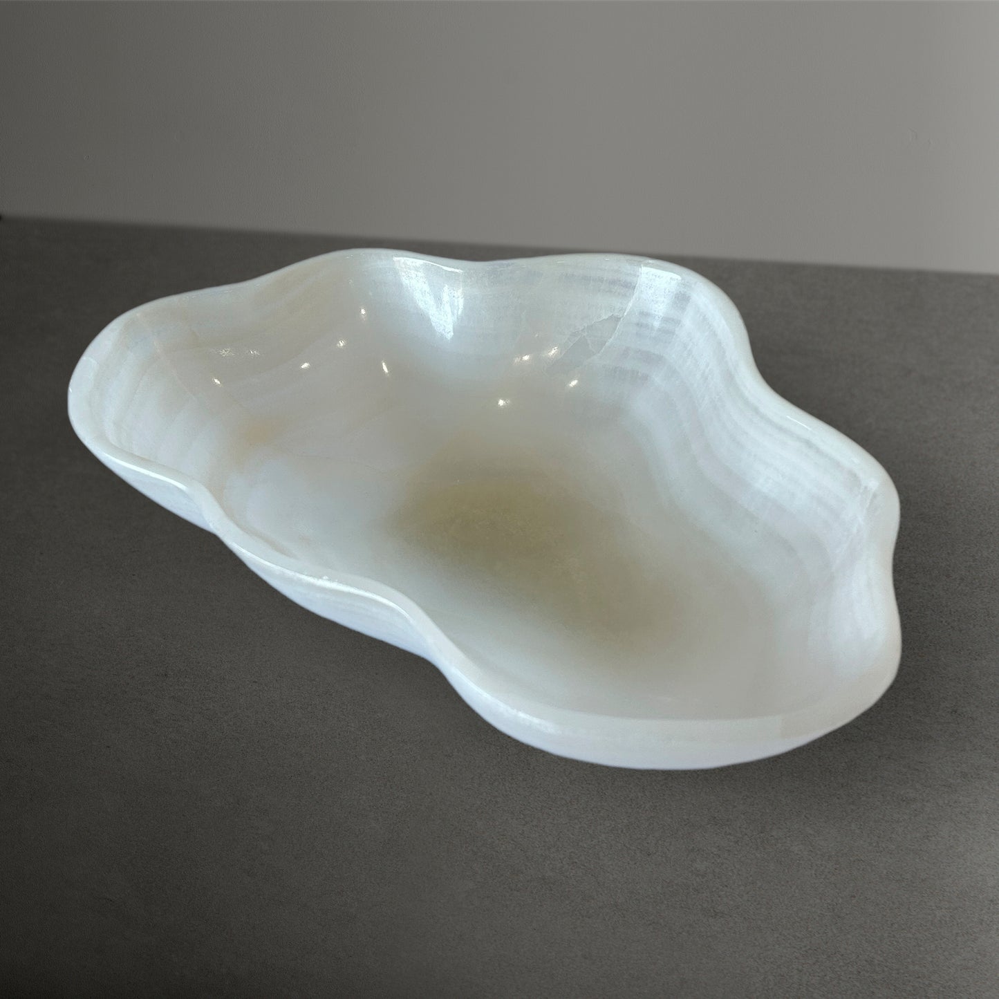 Hand-Carved Onyx Bowl – Elegant Natural Stone Decor