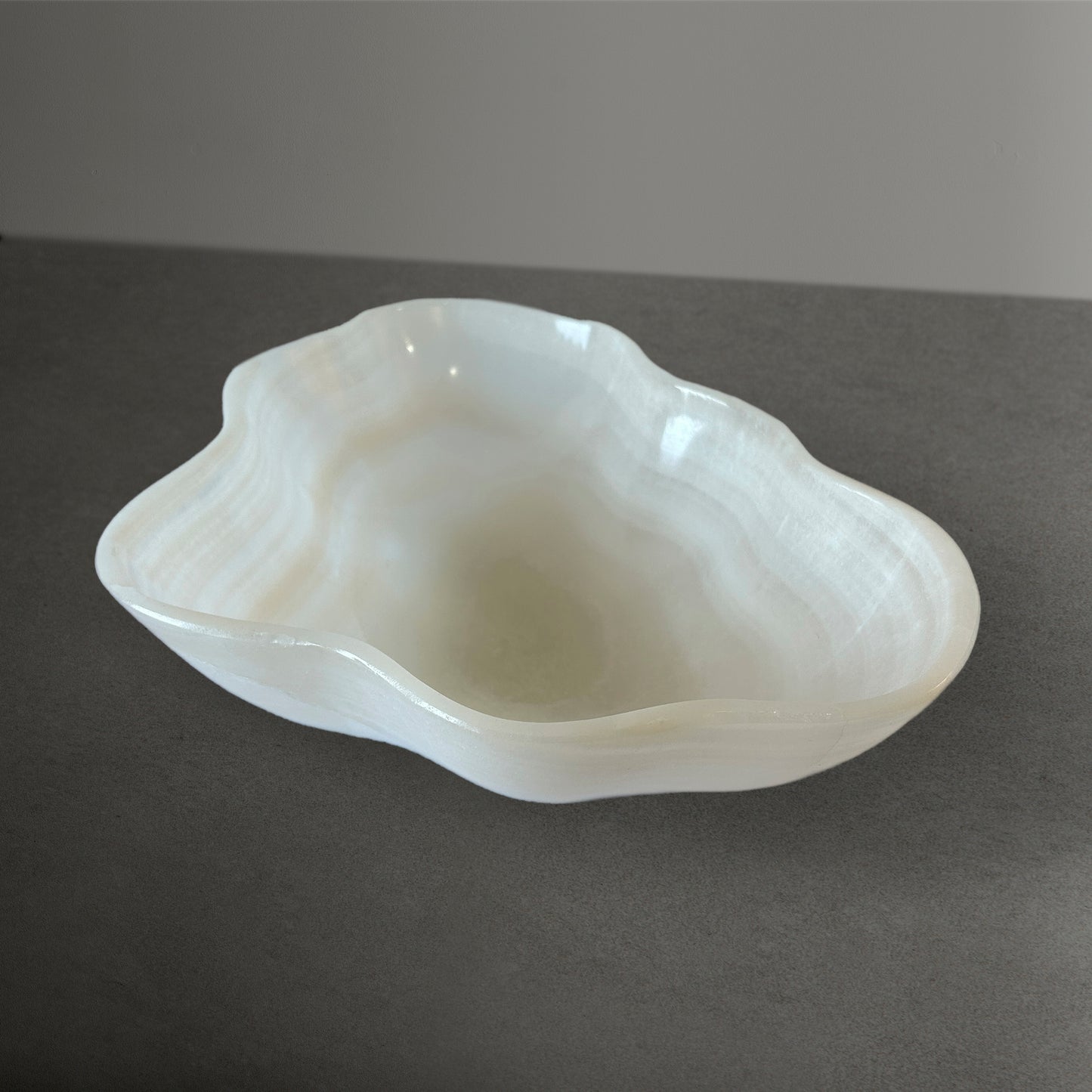 Hand-Carved Onyx Bowl – Elegant Natural Stone Decor